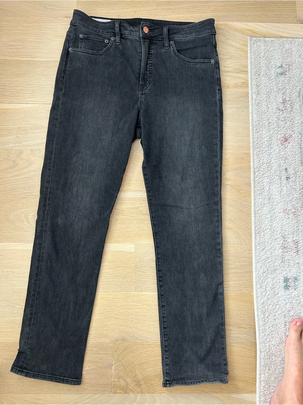 Gap- classic straight leg, high rise- Black- ankle